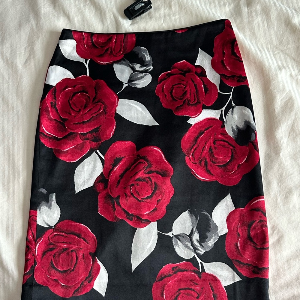 White House Black Market Red Floral Pencil Skirt